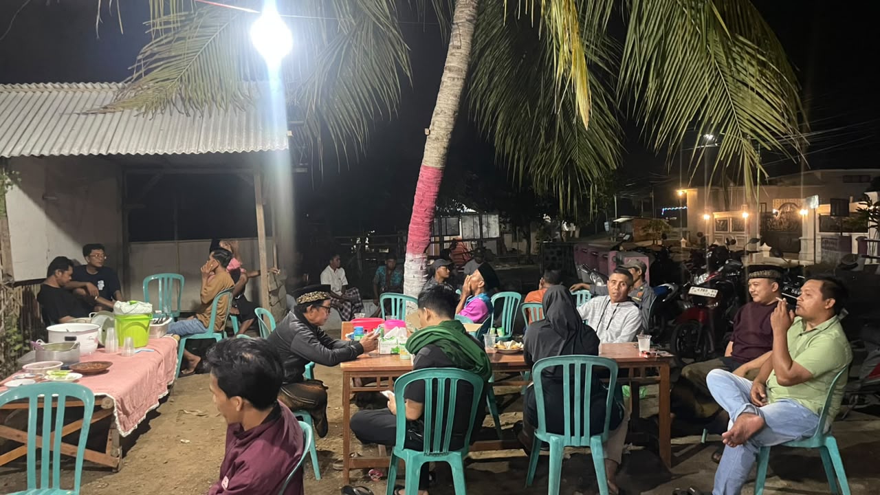Gencarkan Siskamling, Pemdes Sukojati Bersama Warga Jaga Keamanan Lingkungan Ronda Malam